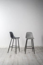 2x Sgabello in polipropilene grigio chiaro-metallo 47 cm x 37 cm H. 103 cm