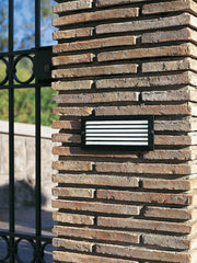 Applique da incasso in alluminio pressofuso con diffusore in vetro satinato bianco