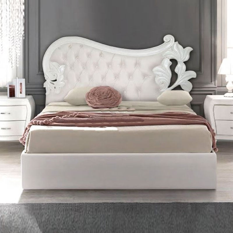 Letto matrimoniale in legno intagliato con testiera imbottita in